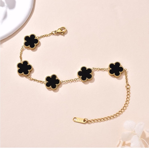 Clover Lucky Bracelet 8 inches Gold Tone - Picture 3 of 5